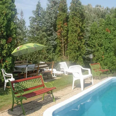 Awesome In W Outdoor Swimming Pool And 2 Bedrooms